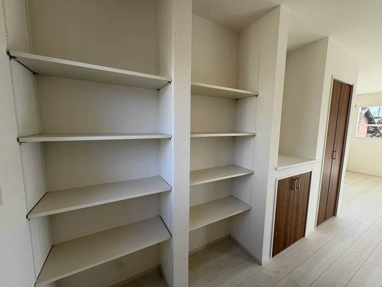 3月1日　キッチン横可動棚