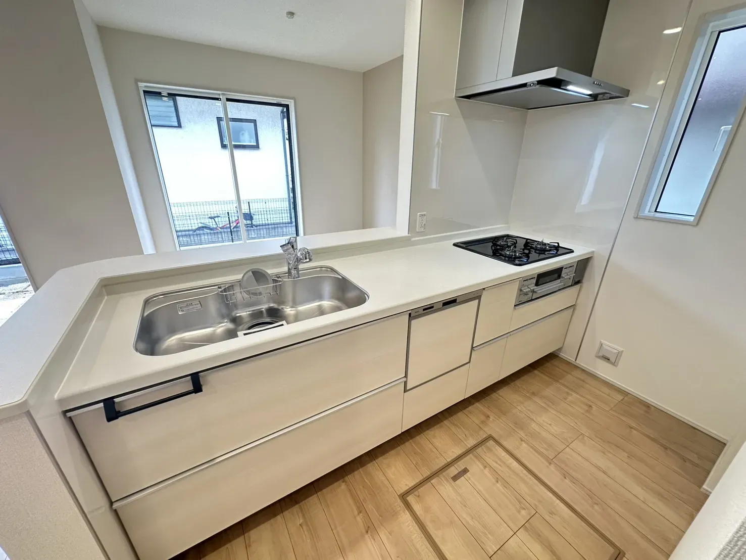 対面システムキッチン食洗機付き