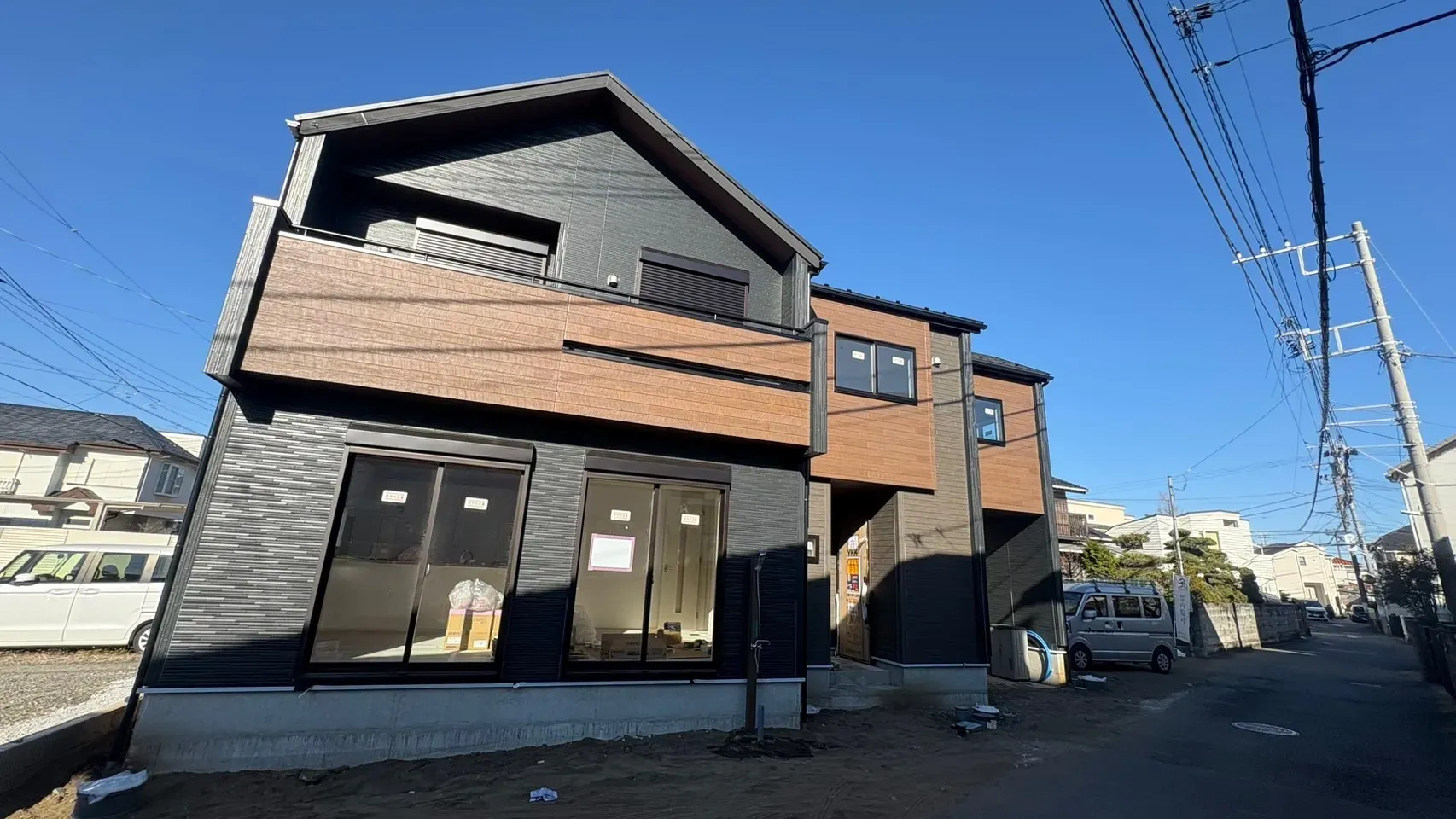 弊社で販売を開始致しました!
足場が外れ、今月で完成致します!