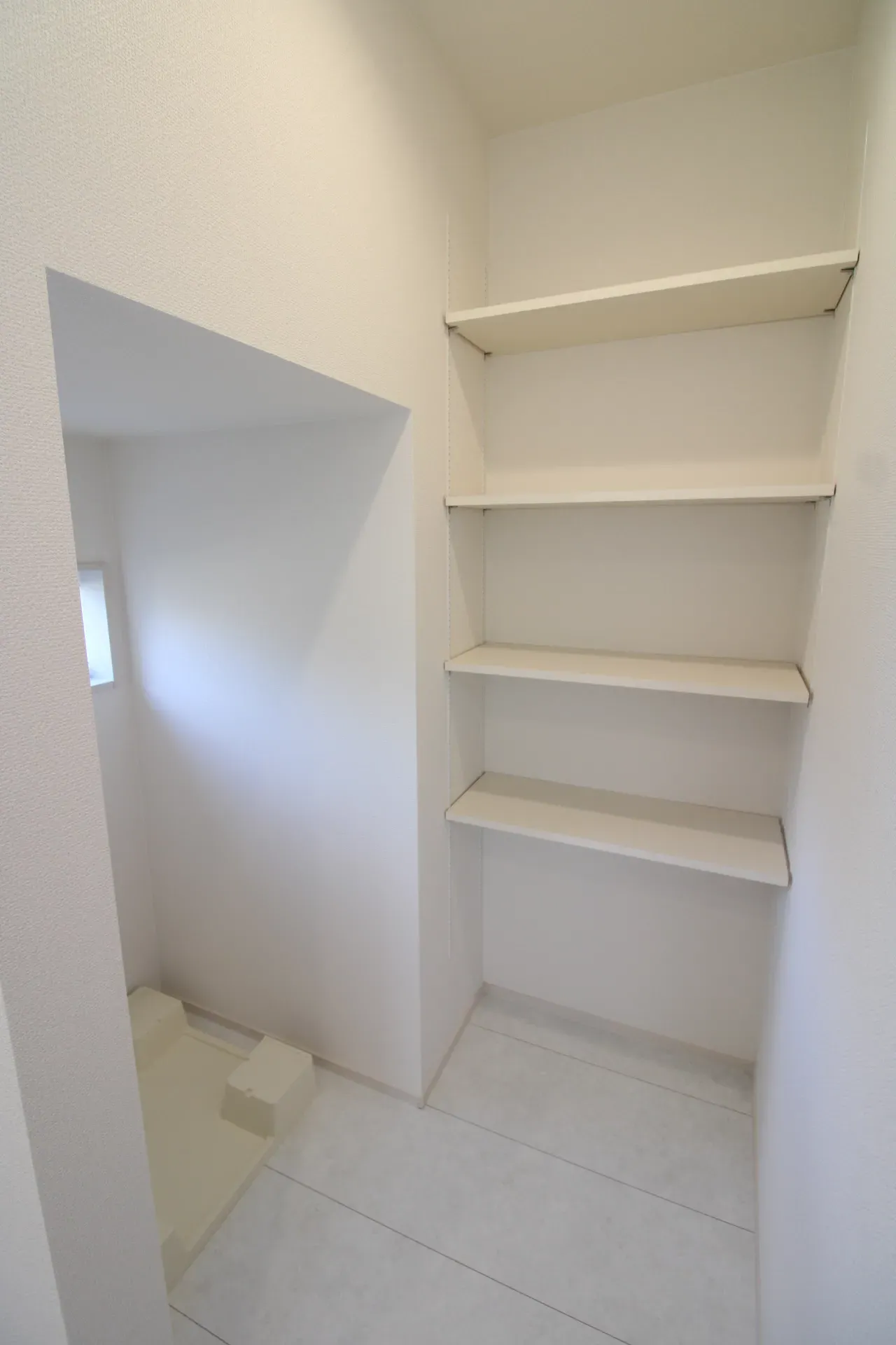 洗濯機置き場、洗面所可動棚