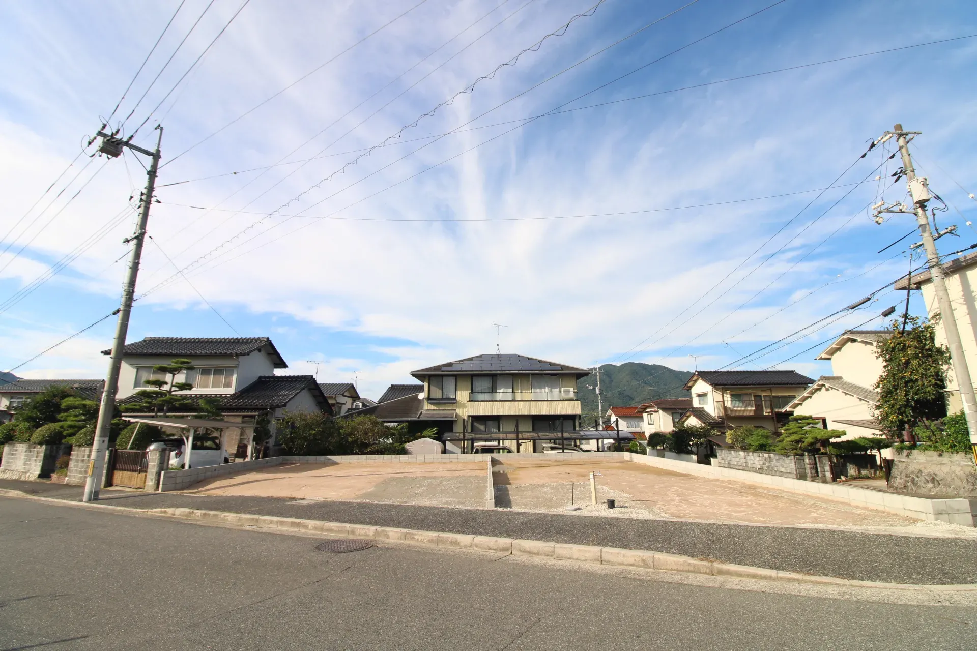 前面道路から見た宅地