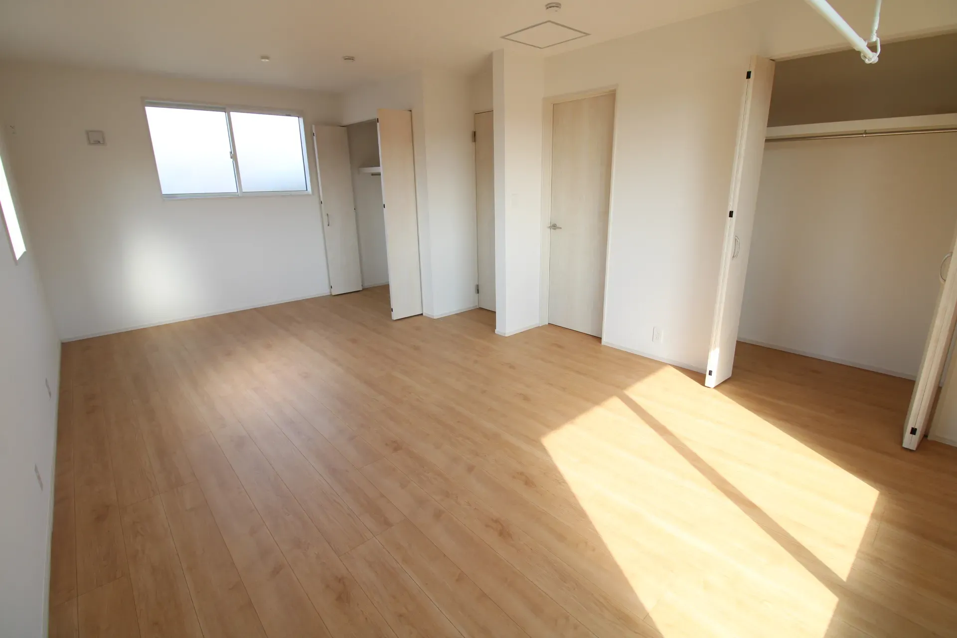 洋室(5.0帖+7.0帖)