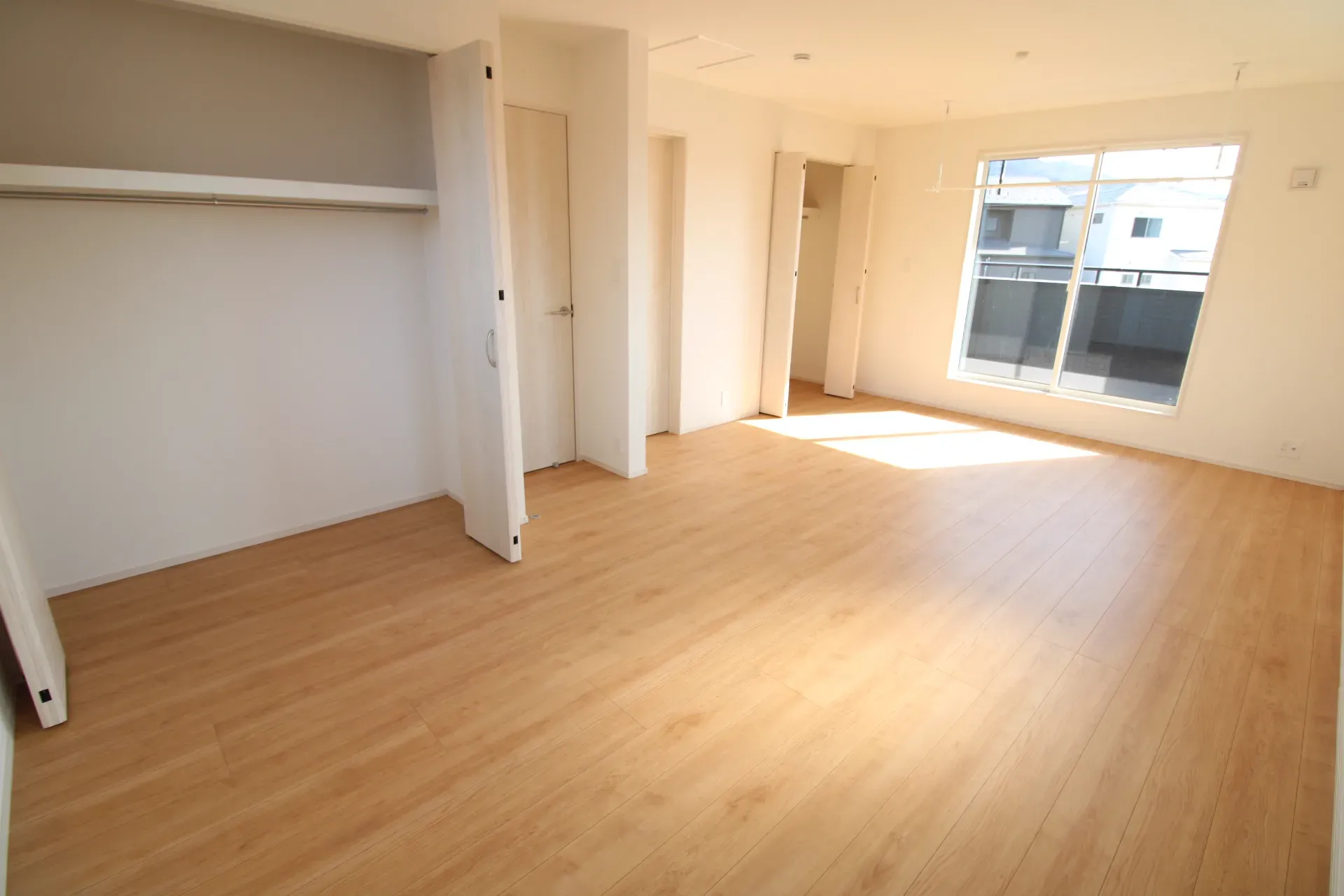 洋室(5.0帖+7.0帖)