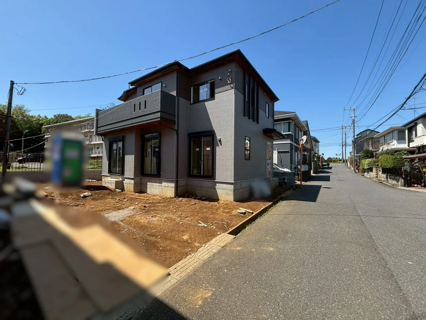 前面道路含む外観写真