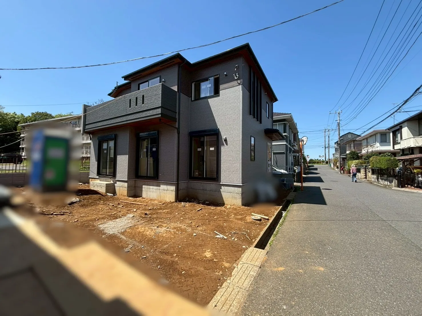 前面道路含む外観写真