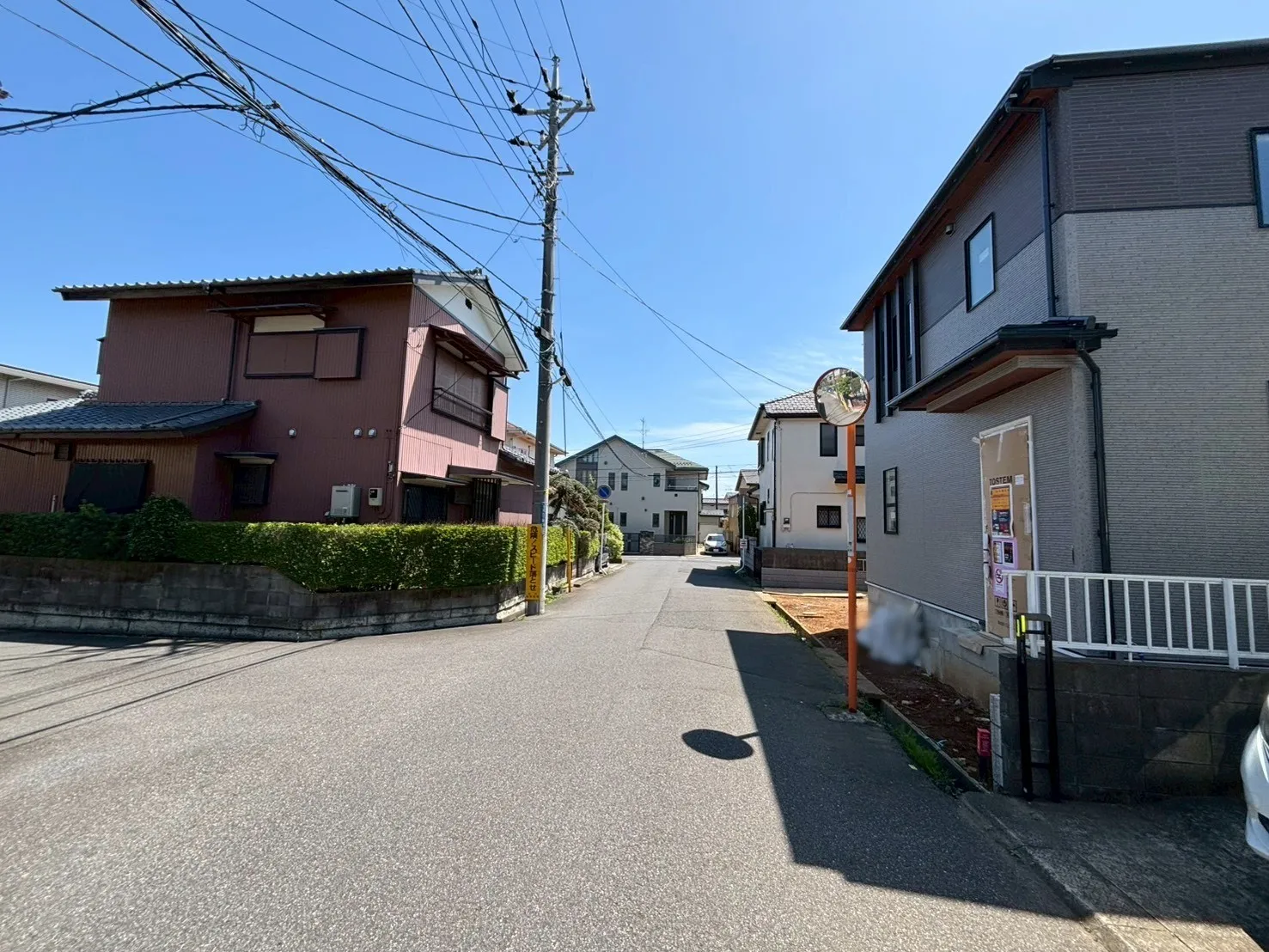 前面道路含む外観写真