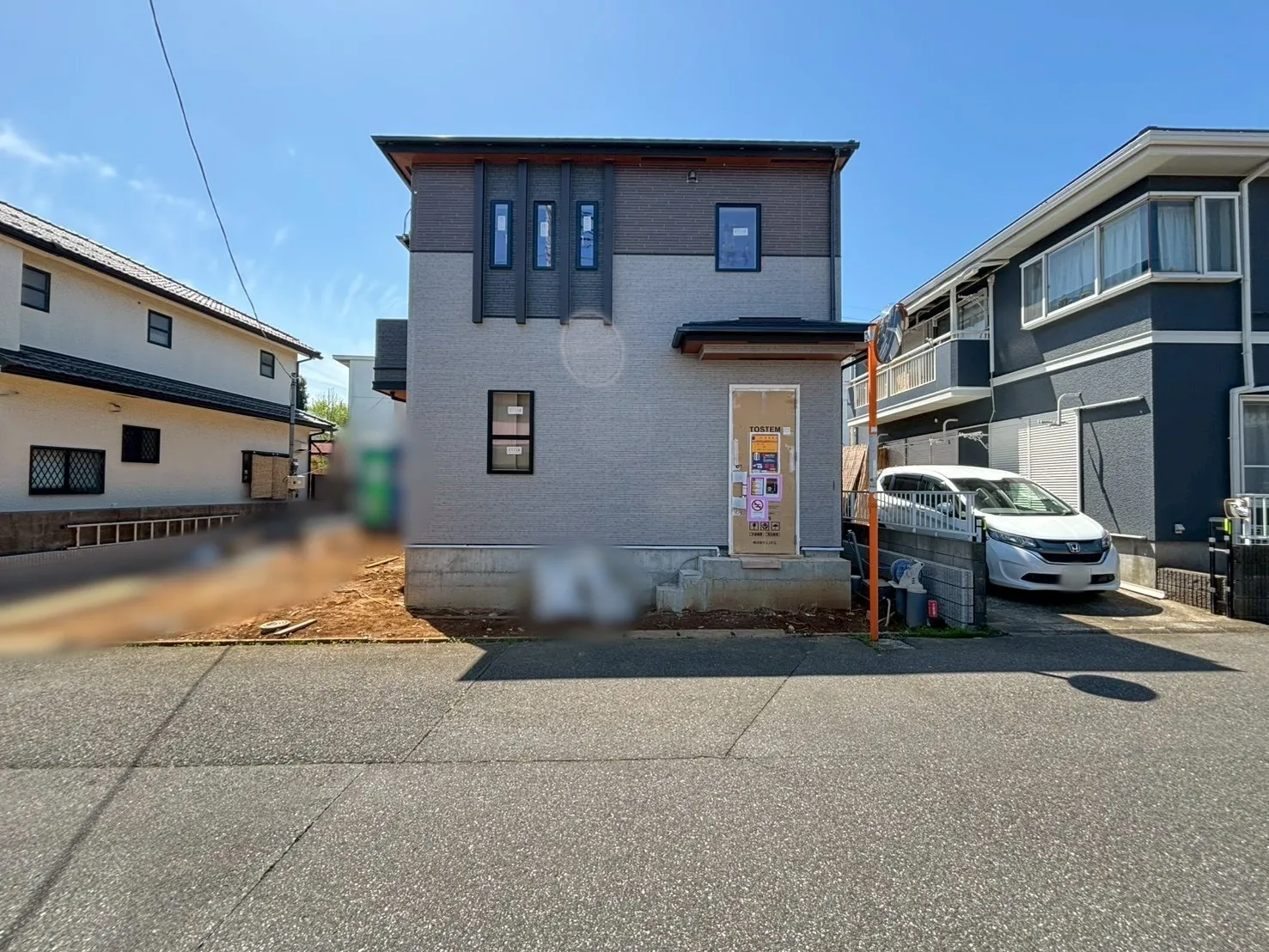 前面道路含む外観写真