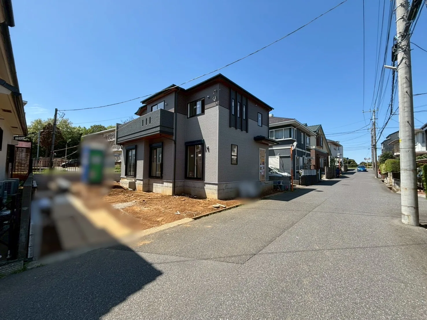 前面道路含む外観写真