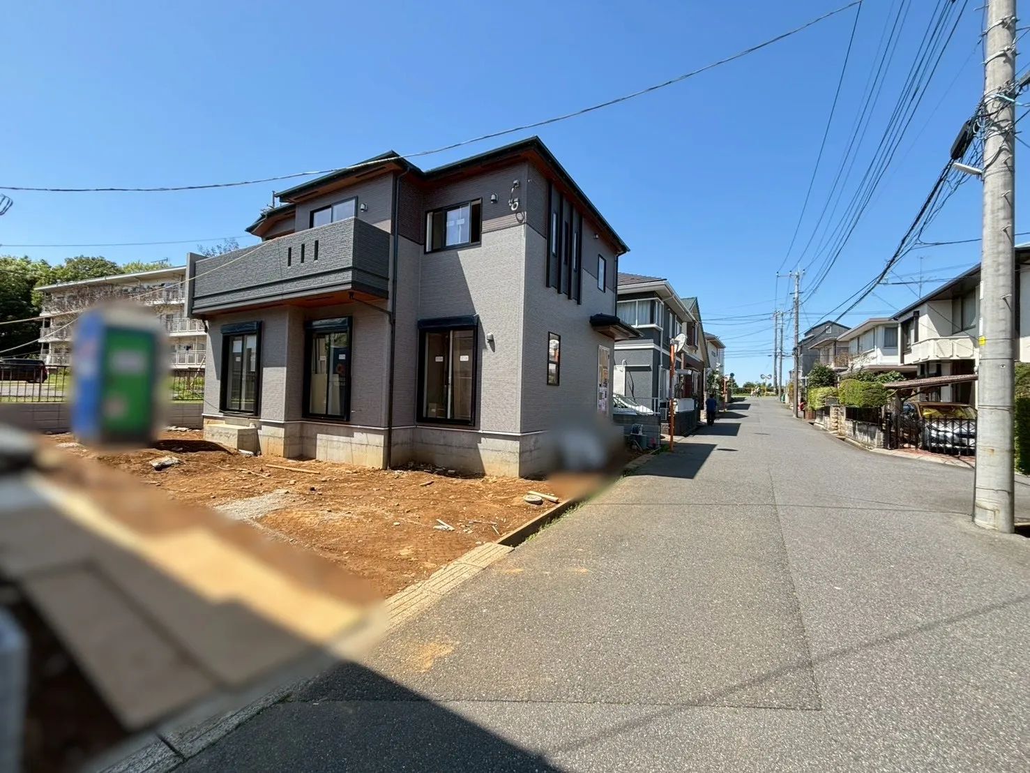 前面道路含む外観写真