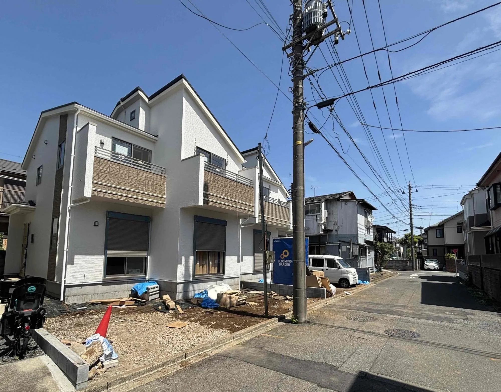 前面道路と外観写真②(2026年4月19日撮影)