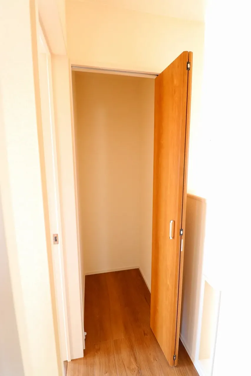 【2階廊下収納】