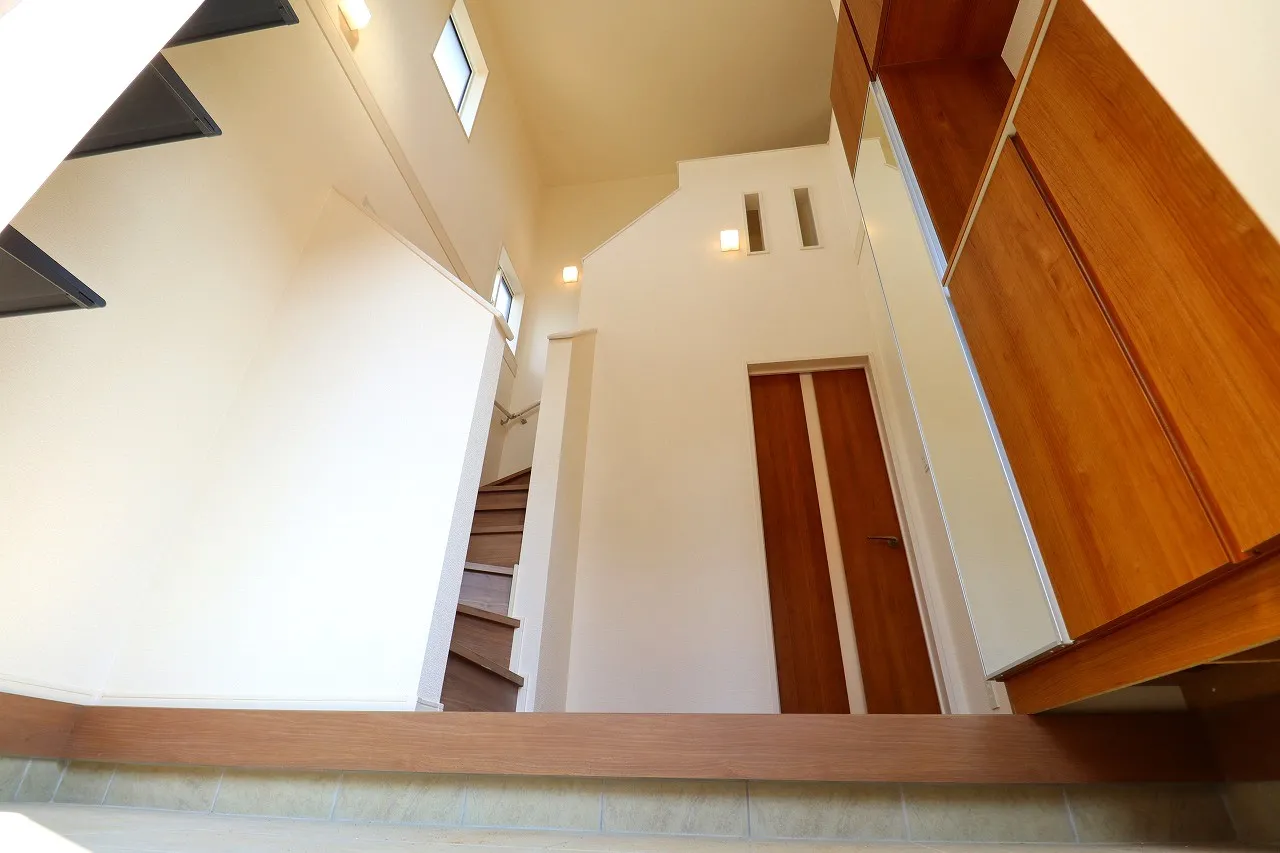 【玄関吹き抜け】