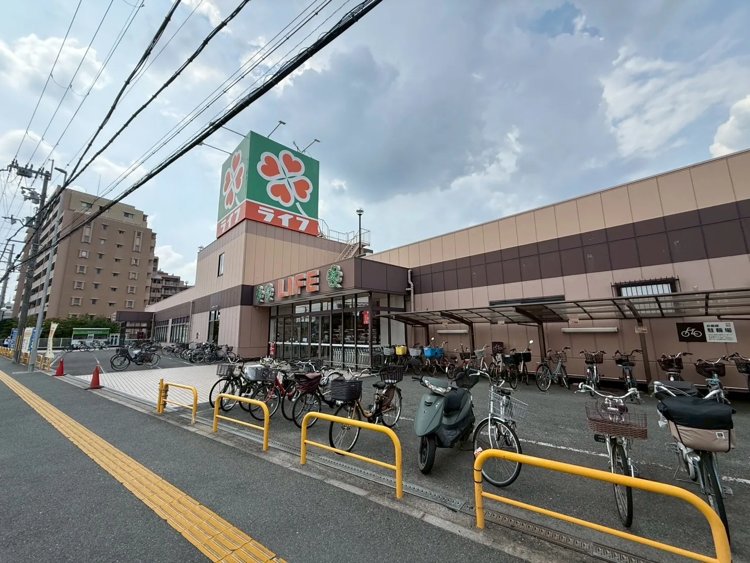 ライフ 御殿山店