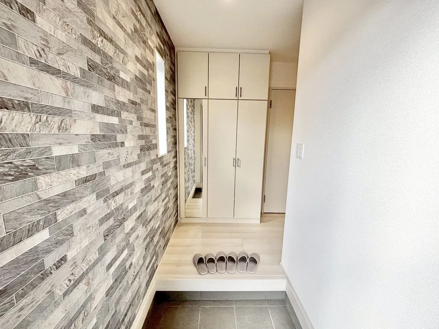 【玄関 | 1号棟】 