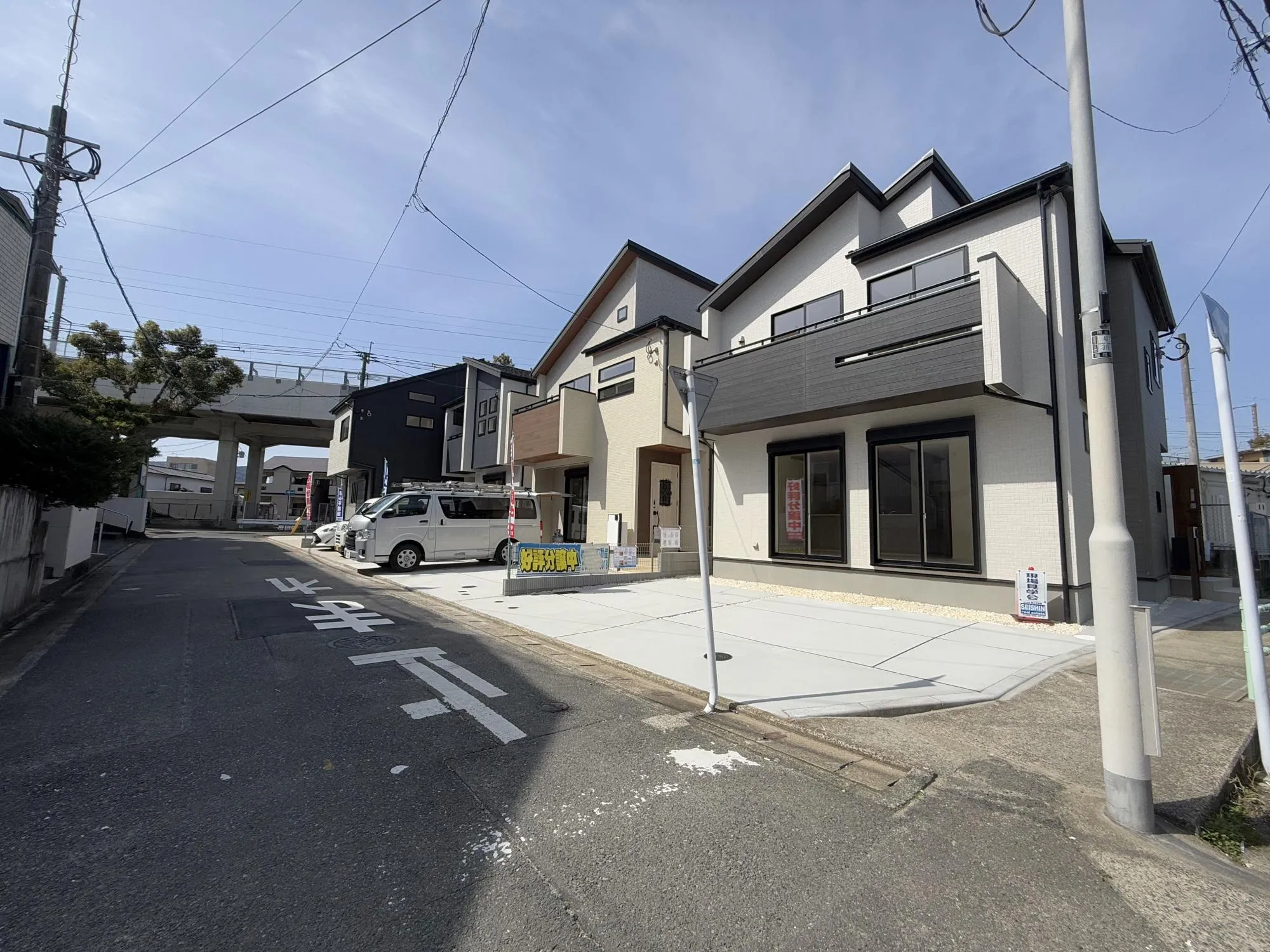 外観　手前:④号棟