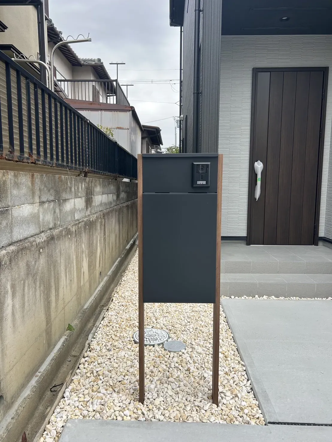 【玄関ポーチ・ポスト】2026.3.2撮影
宅配ボックス付きのポストで不在時でも安心です。