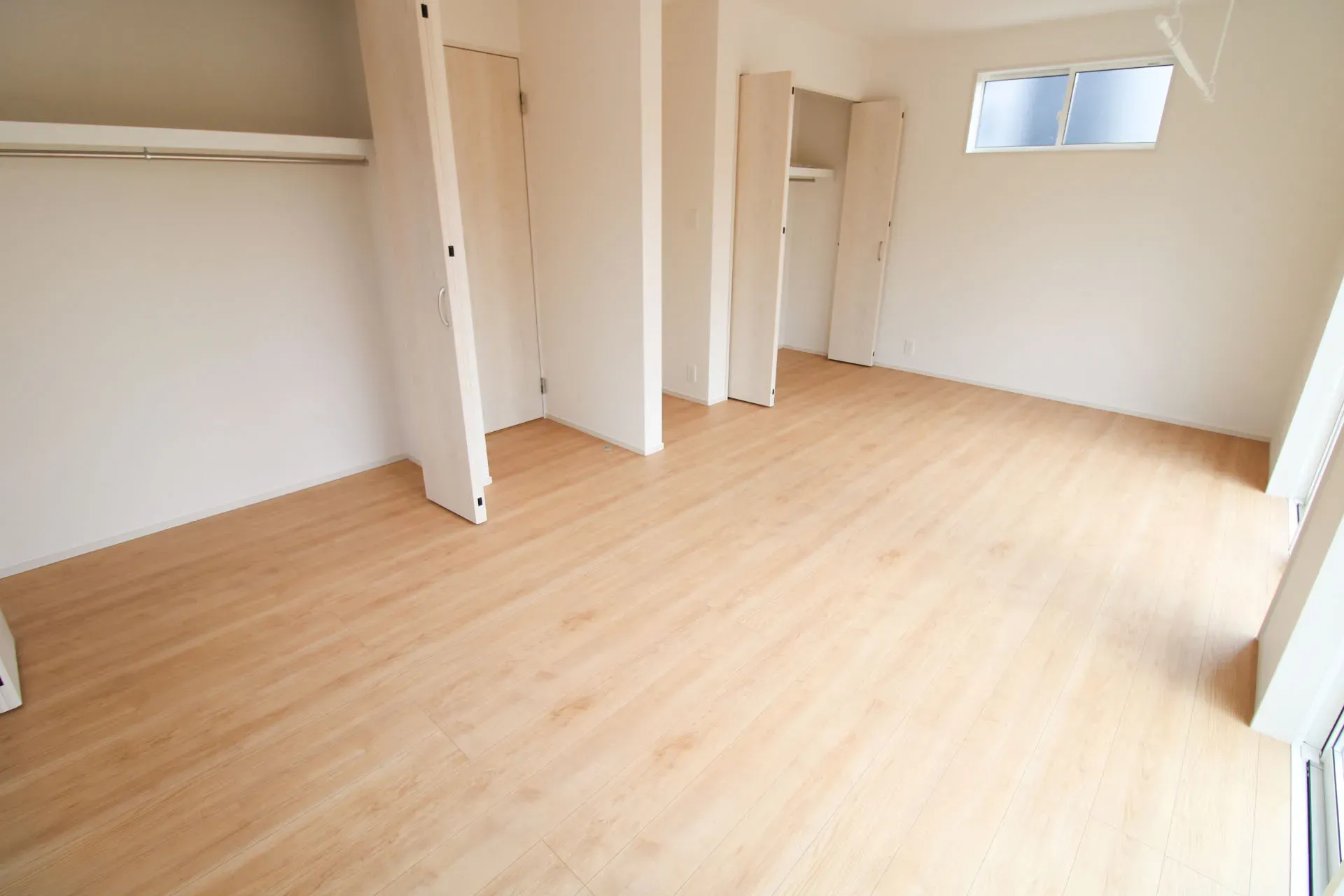 洋室(5.34帖+5.34帖)