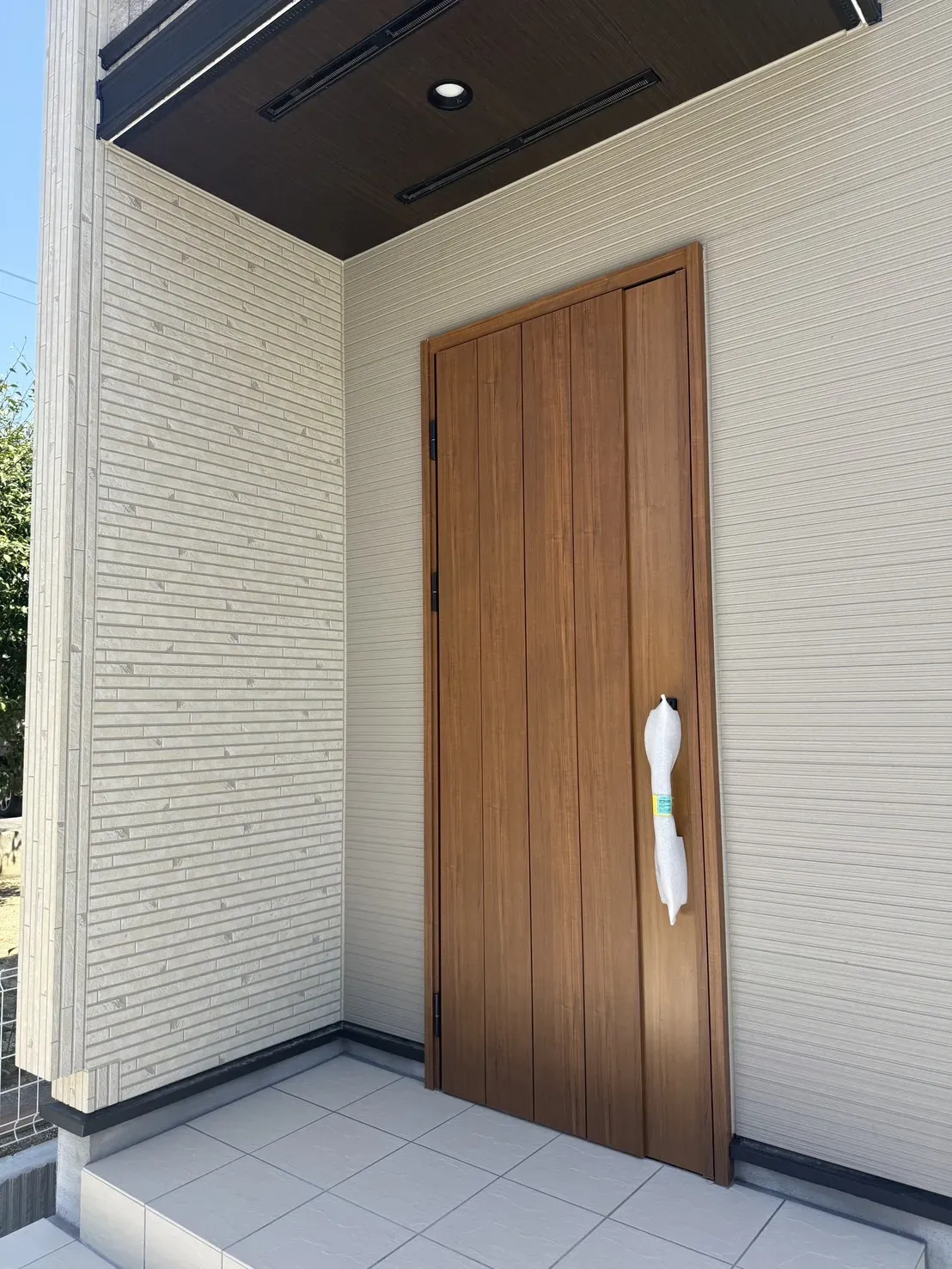 【①号棟玄関ドア】