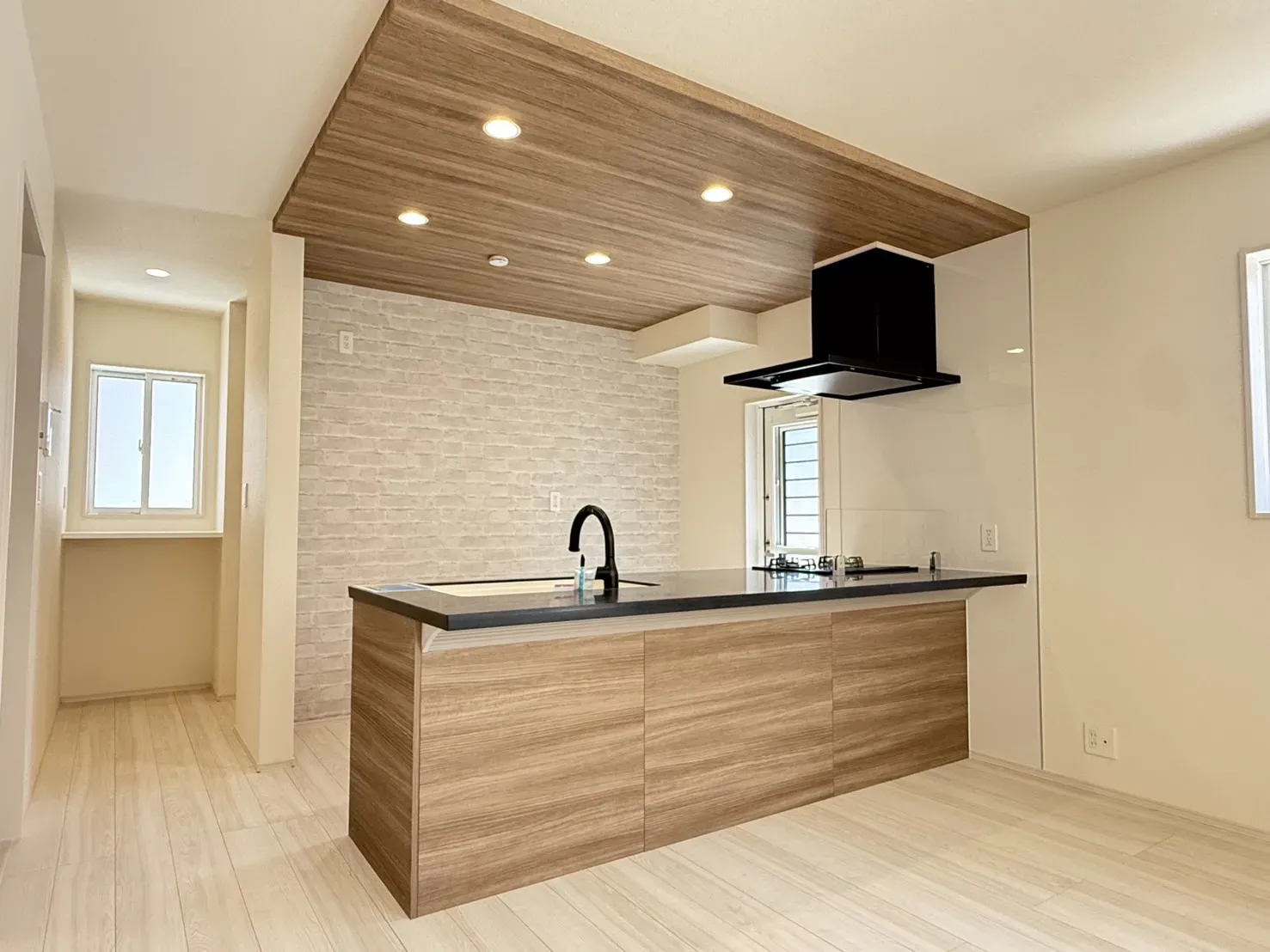 【①号棟キッチン】
