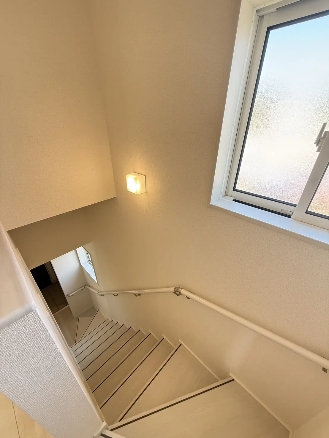 【①号棟階段】