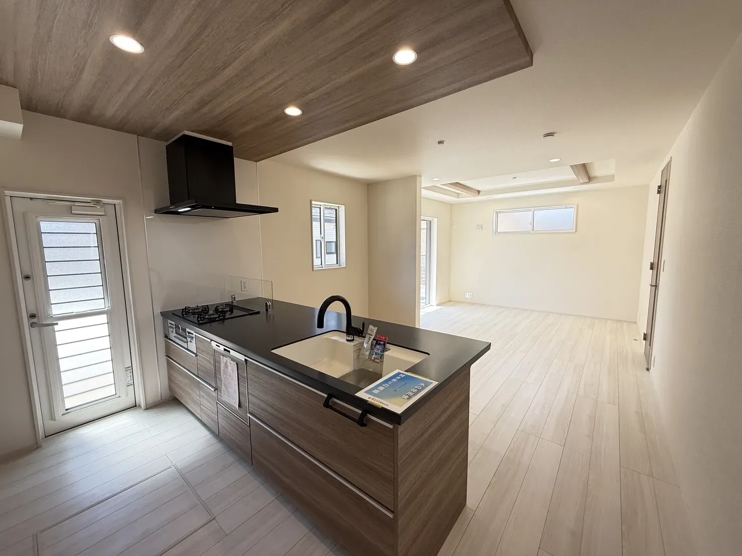 【①号棟キッチン】