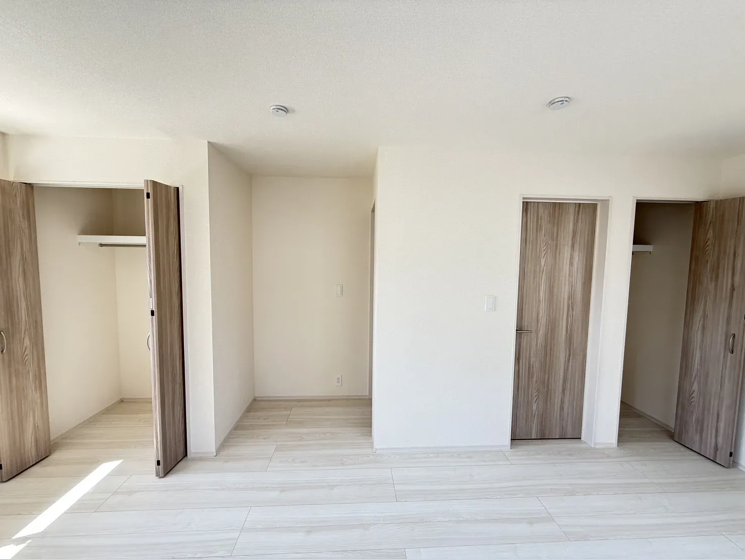 【①号棟4.5帖+6.0帖洋室】