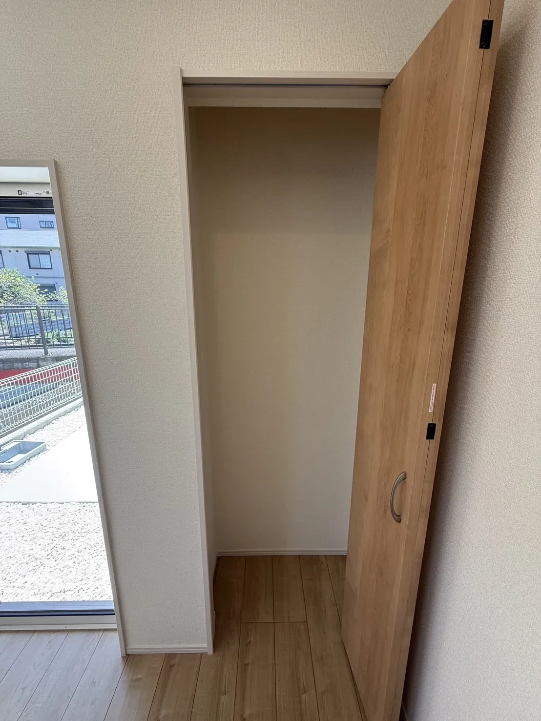 【②号棟収納】
1階リビングの窓の横に収納スペースがあります!