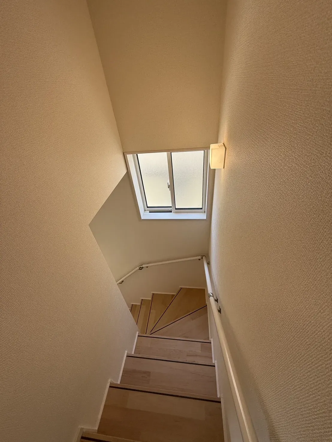 【②号棟階段】