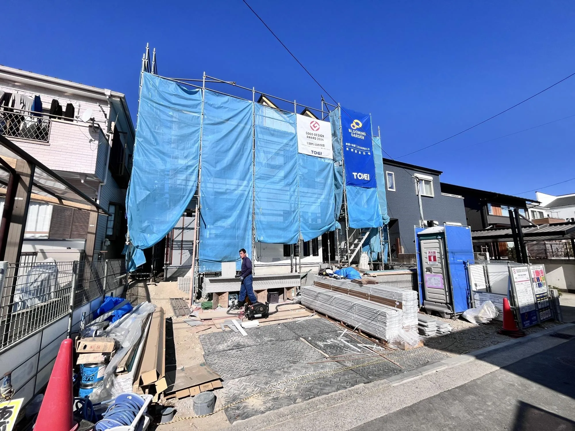 落ち着いた生活道路に面した物件。車通りが少ないため、小さなお子様がいるご家庭にも安心。駐車もスムーズに行えます。