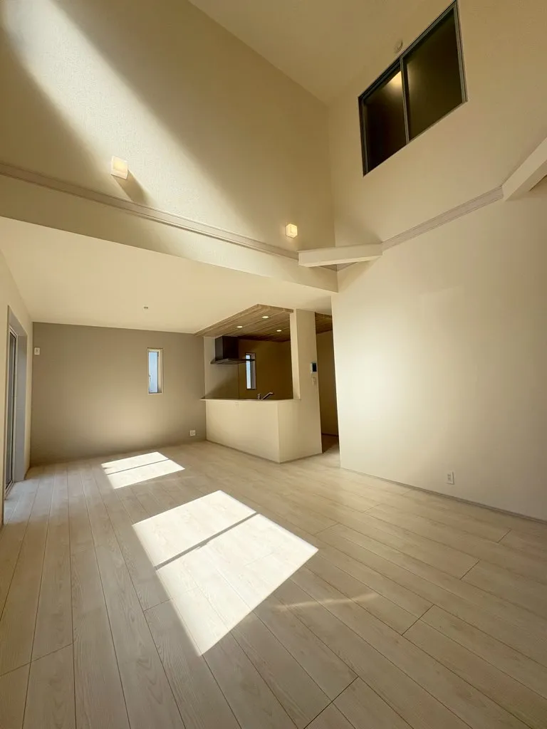 19畳の広いリビングに吹抜を採用!
こちらもセンターテラスガーデンにつながります!