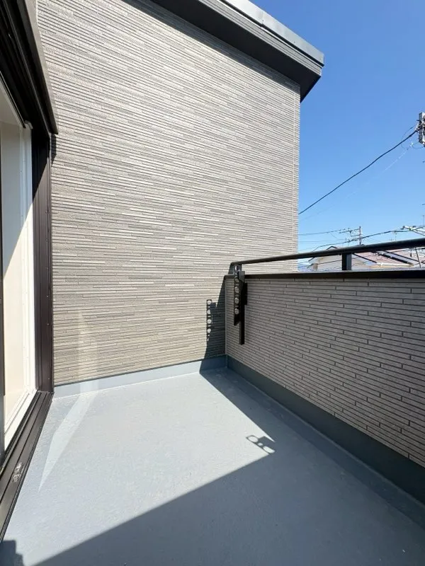 2面バルコニー　東側　朝から日あたり良好!