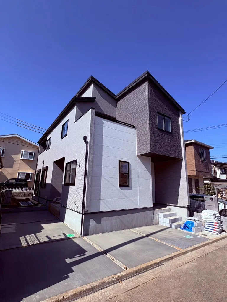 カースペース2台　ゆったり駐車可能です!