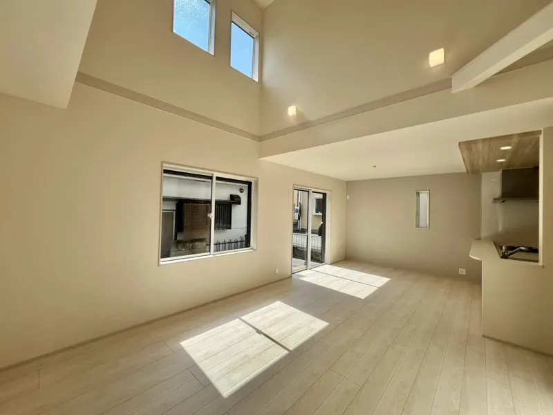 リビング上部がふきぬけになっており開放感があります。