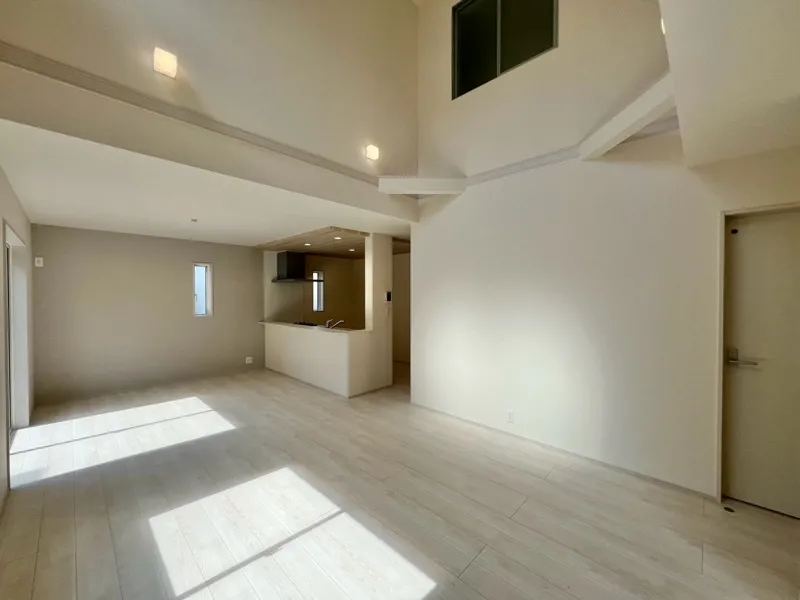 広々としたLDKは家具の配置などしやすい間取りになっております。