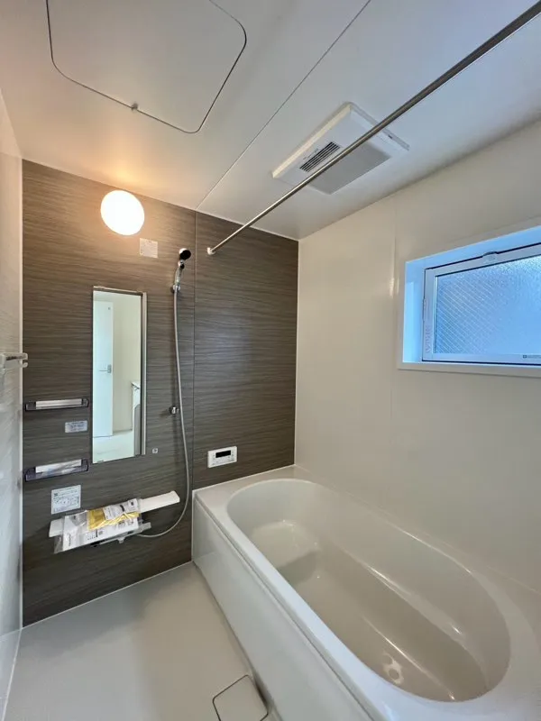 ゆとりのある浴室は足が伸ばせ日々の疲れが癒せます。