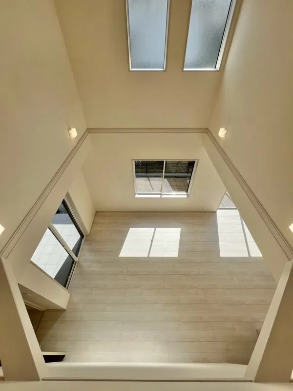 吹抜けの為、開放感がございます。