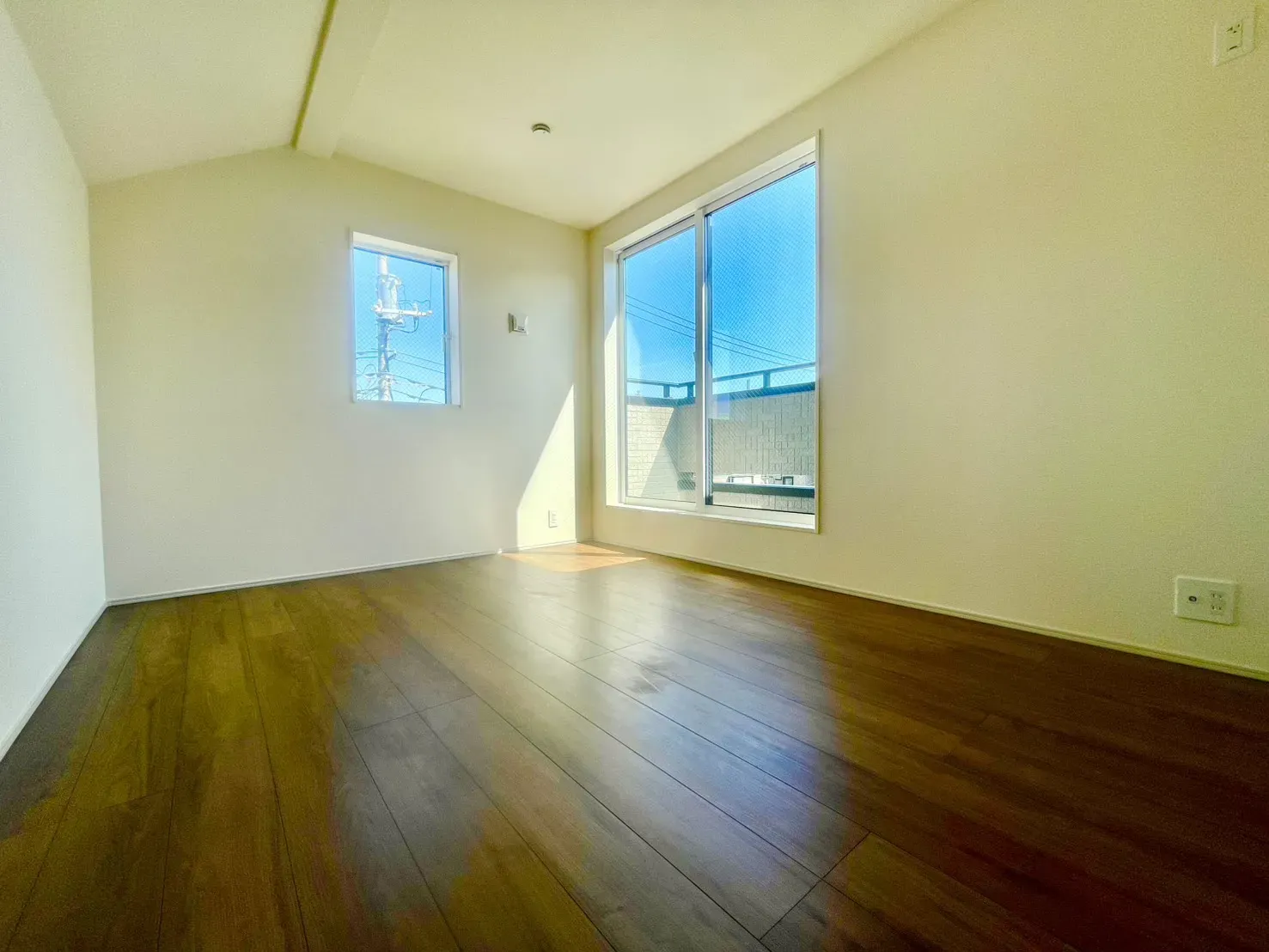 1号棟「明るい光が差し込む洋室」