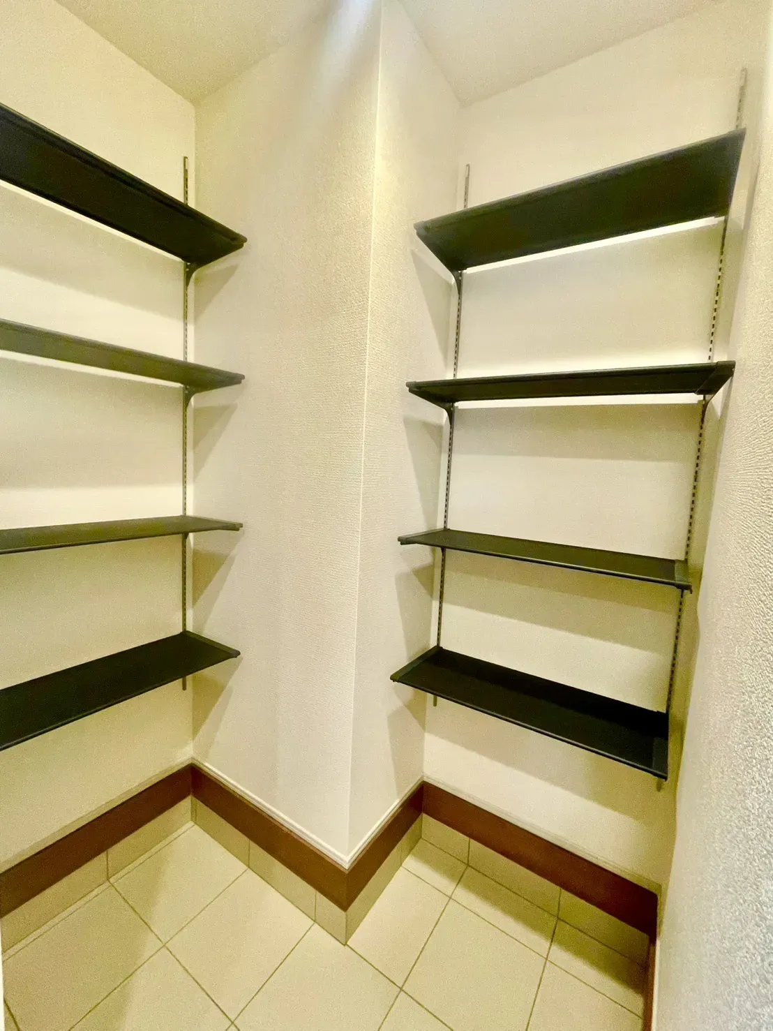 1号棟「可動棚付きシューズクローク」