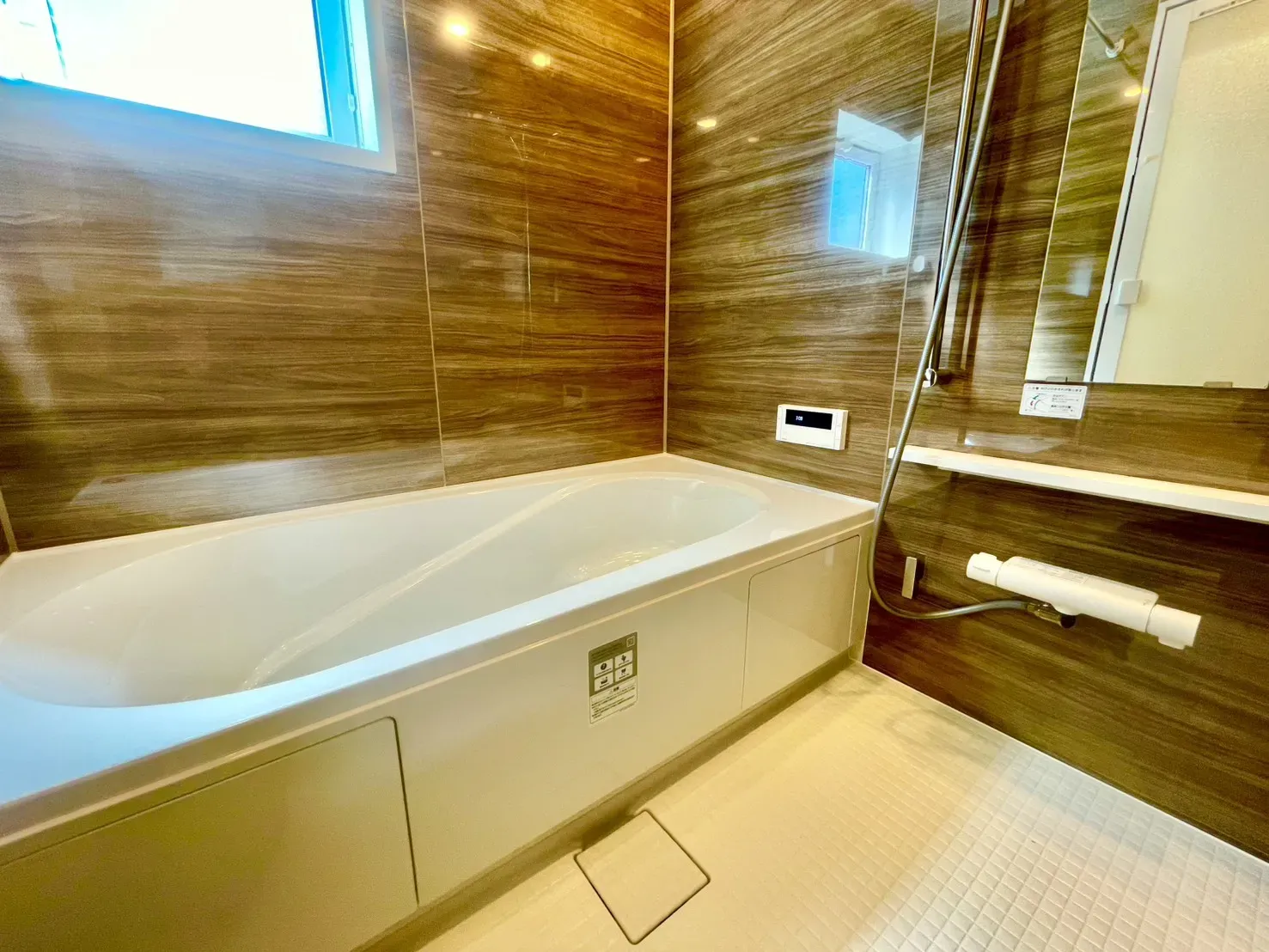 1号棟「窓付きで明るいバスルーム」