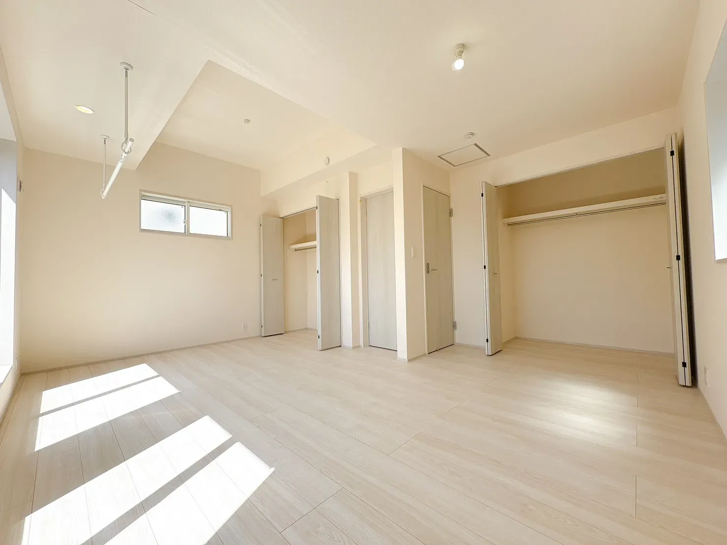 【1号棟洋室(10.62帖)】将来こども部屋として1部屋を2つの部屋にアレンジできるフレキシブルルーム※将来2部屋として利用の場合、間仕切壁工事は有償となります。