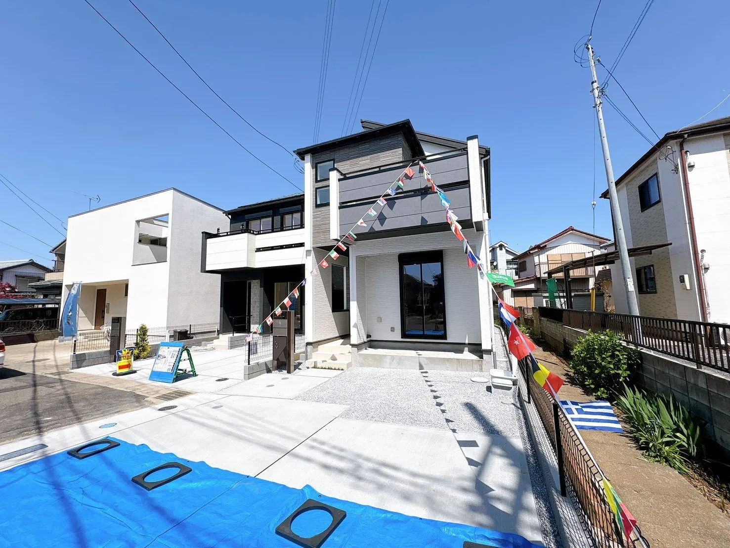 【外観写真】様々な税制優遇が受けられる、長期優良住宅です!永く住み続けられるこだわりの構造と、折上天井やアクセントクロスなどを施した、デザイン性にも配慮しています♪