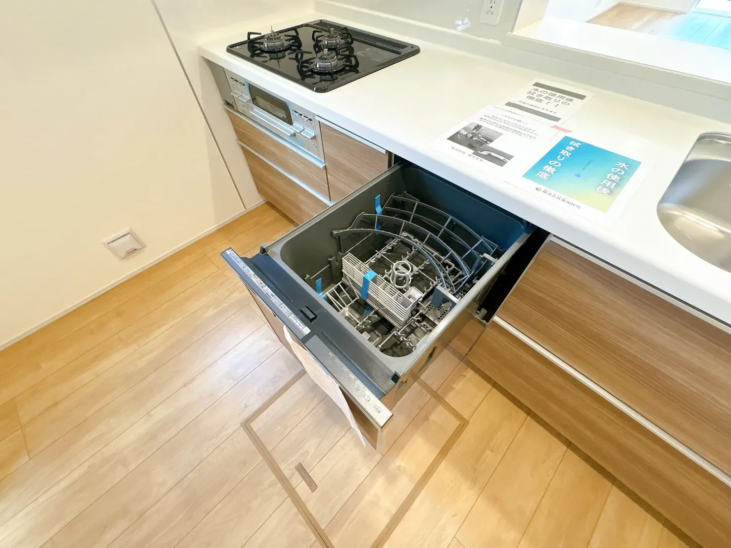 【2号棟食洗器】乾燥機能付き食洗器を標準装備◎洗浄から乾燥までワンタッチ!家事負担を軽減し、毎日の時間にゆとりを生み出します。