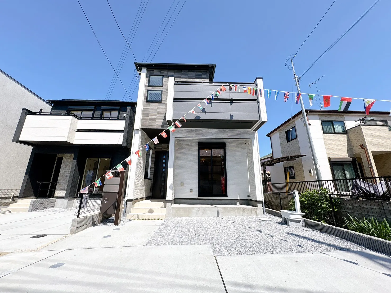 【外観写真】小中学校徒歩7分圏内、商業施設・公共施設徒歩圏内にそろい、毎日の暮らしがスムーズに♪生活利便性と家族で安心して暮らせる住環境を両立◎