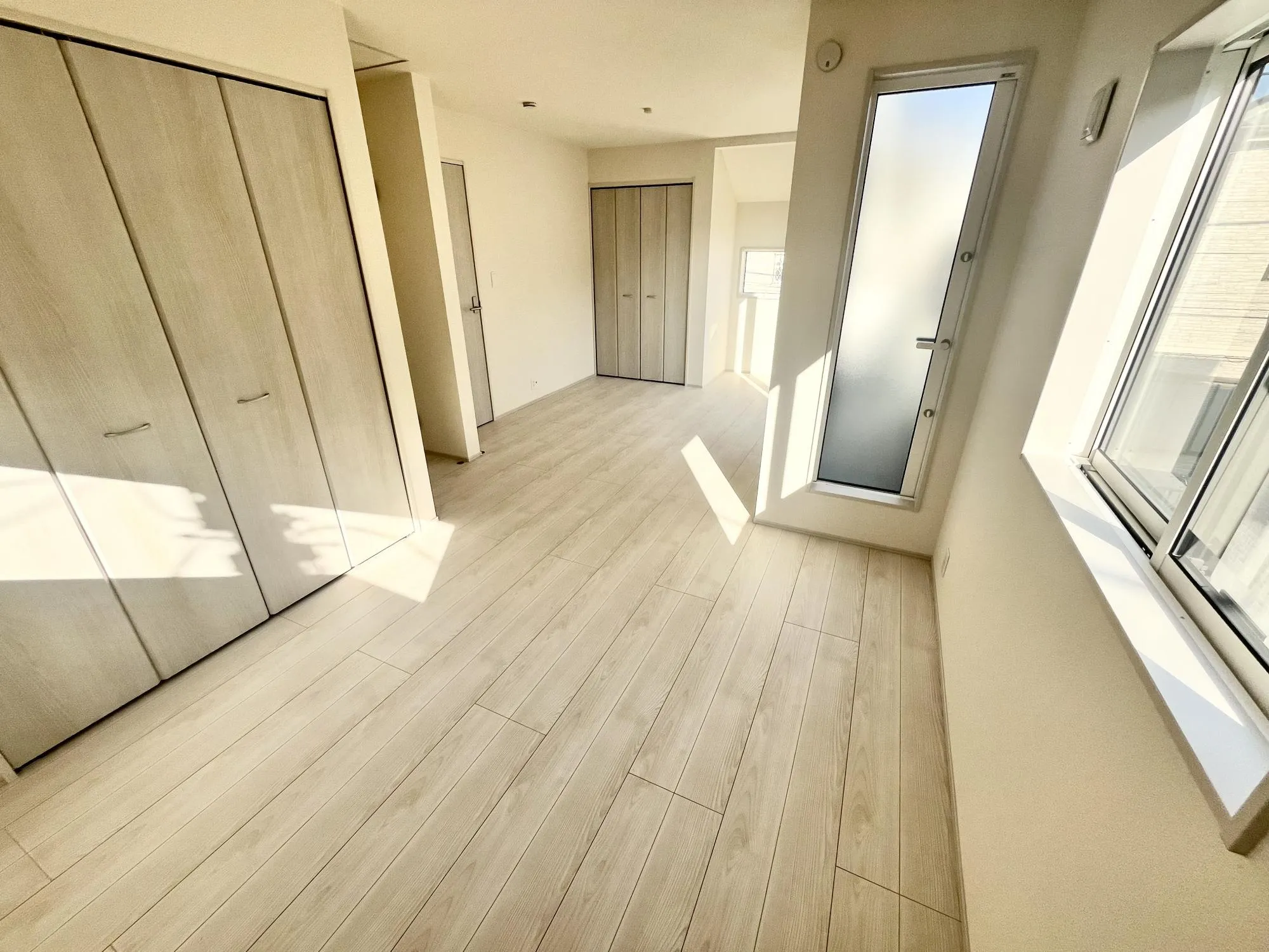 広々とした主寝室に利用できます【①号棟】