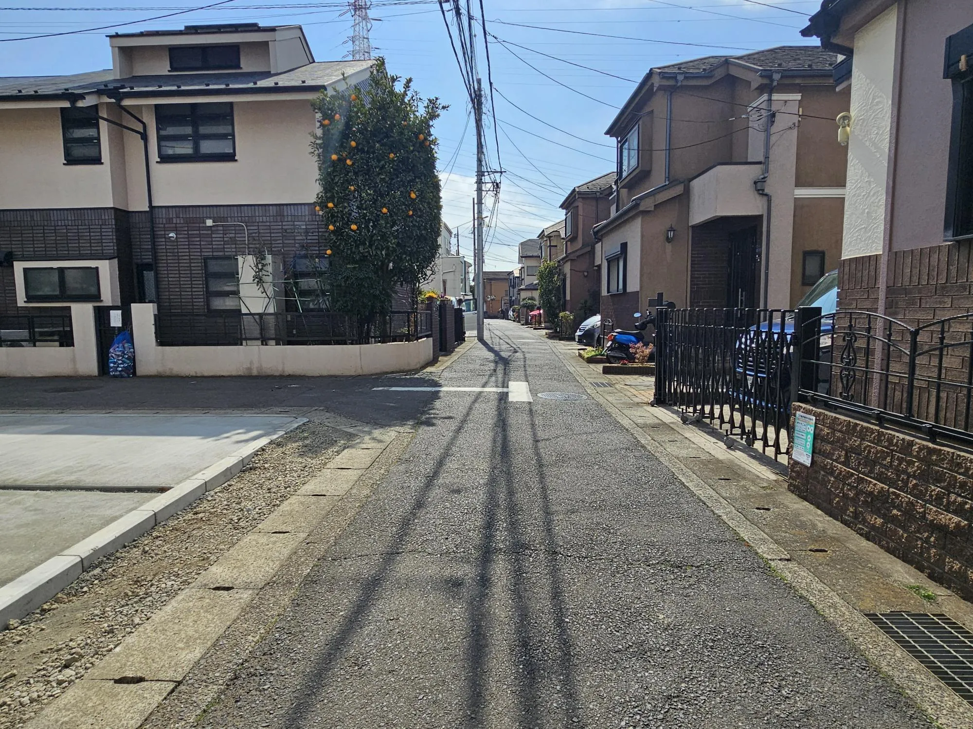 前面道路(西3.3m公道)