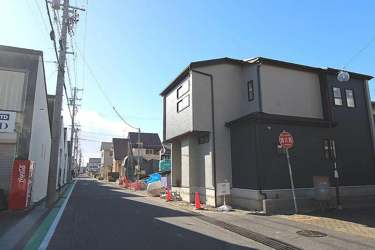 1月11日撮影　東側道路(北→南)