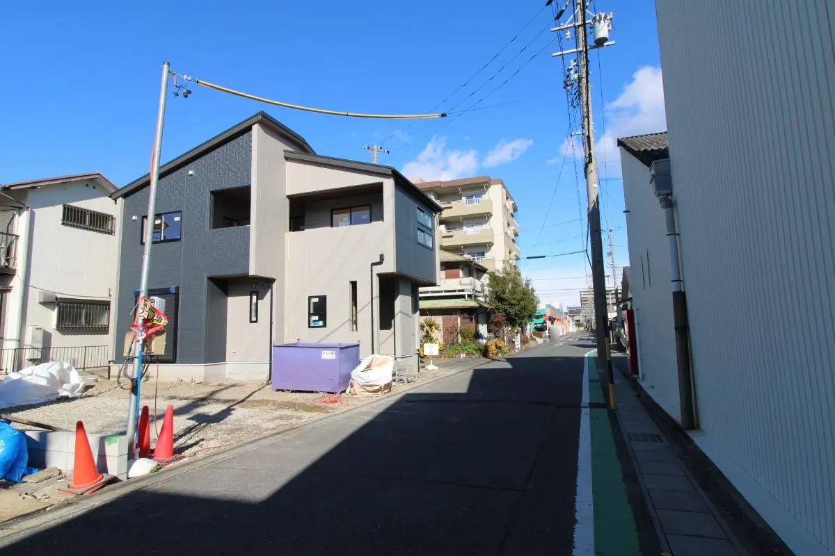 1月11日撮影　東側道路(南→北)