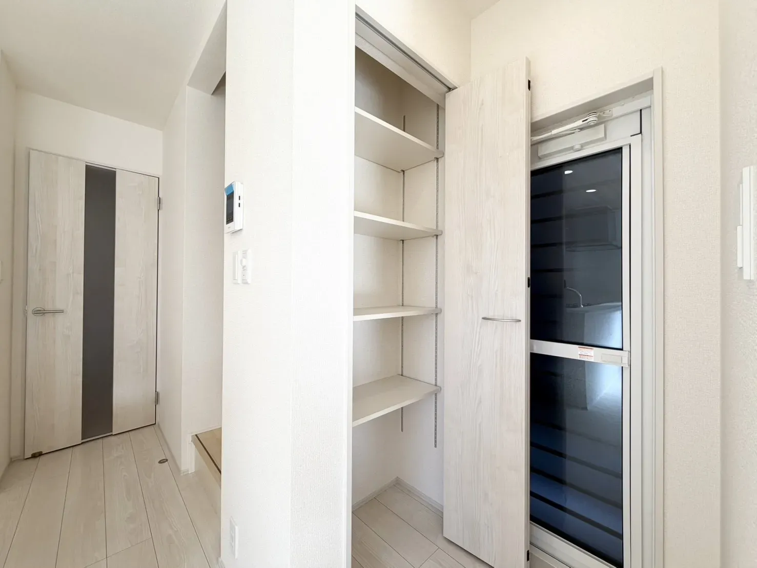 【1号棟　パントリー】