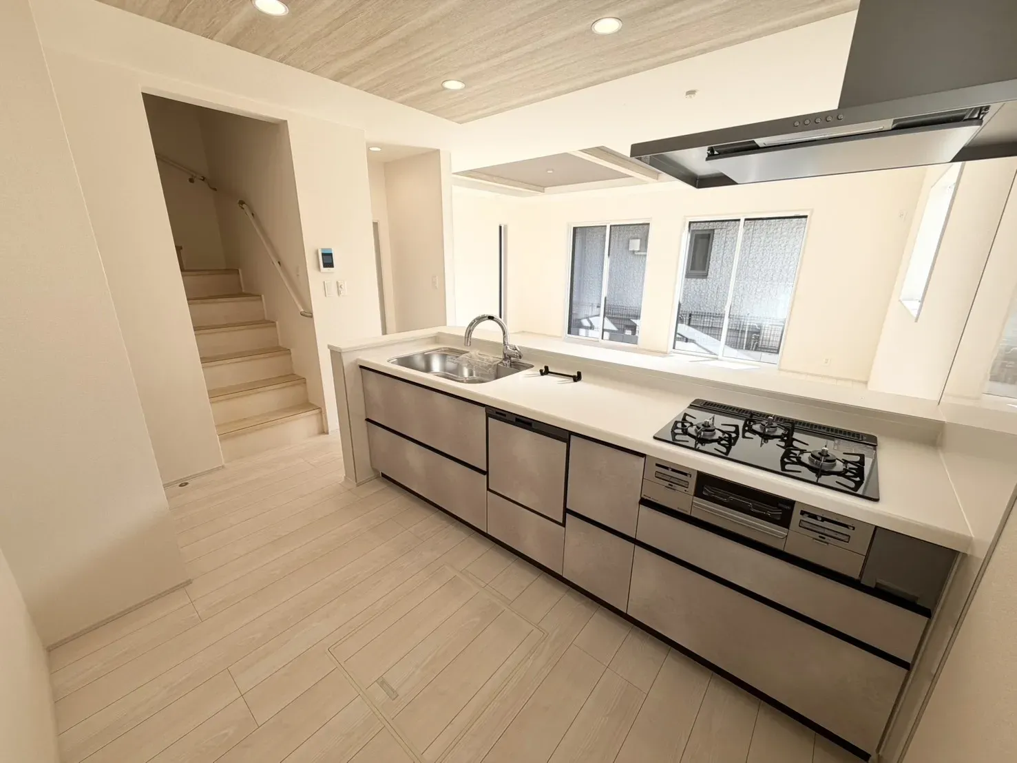 【1号棟　キッチン】