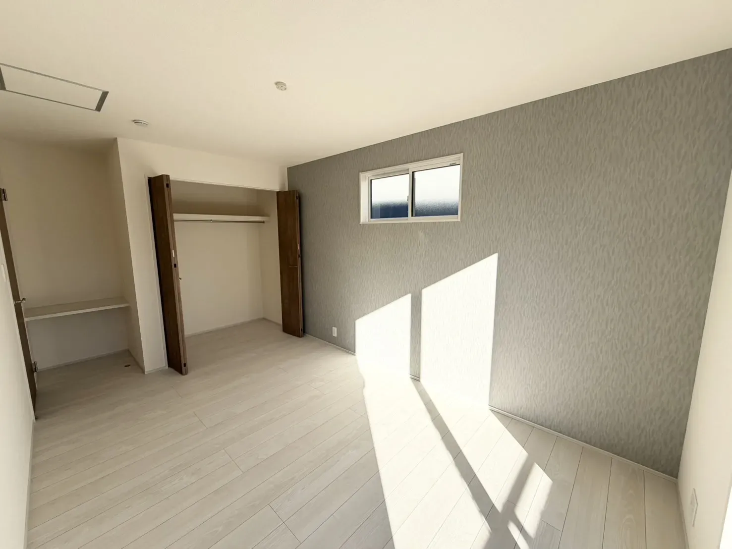 【2号棟　主寝室】